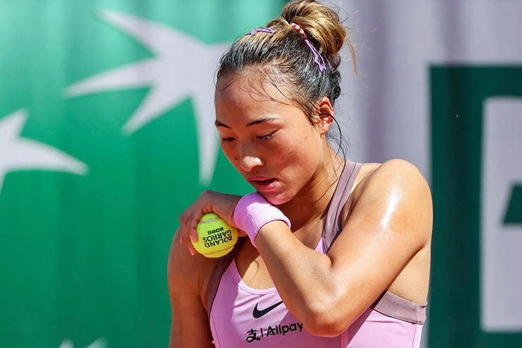 Zheng Qinwen sa sút nghiêm trọng