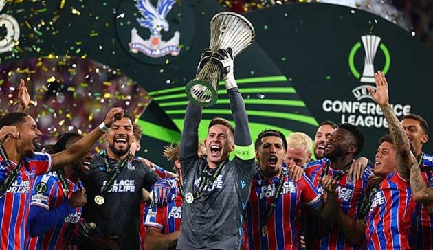 Crystal Palace giành chức vô địch Conference League sau khi đánh bại Rayo Vallecano.