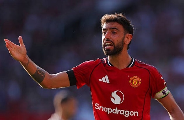 Tiền vệ Bruno Fernandes ăn mừng trong màu áo Manchester United.