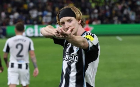 Anthony Gordon sở hữu tốc độ kỷ lục 37,92 km/h, phù hợp hoàn hảo với triết lý pressing của Hansi Flick.
