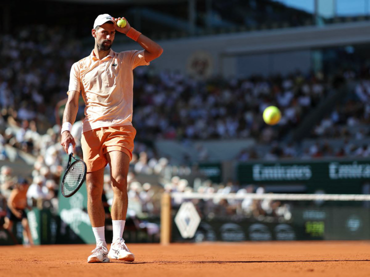 Djokovic chính thức vượt kỷ lục của Federer để trở thành tay vợt thi đấu nhiều trận nhất tại một giải Grand Slam