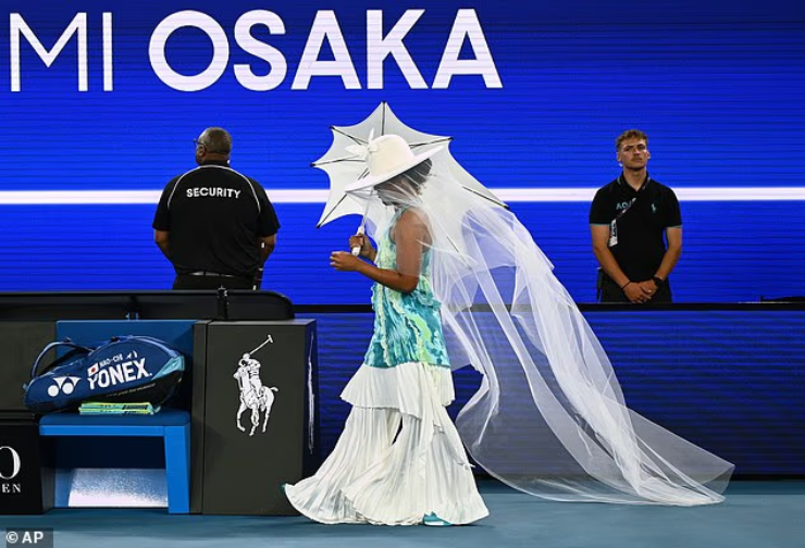 Trang phục lấy cảm hứng từ loài sứa của Osaka tại Australian Open 2026