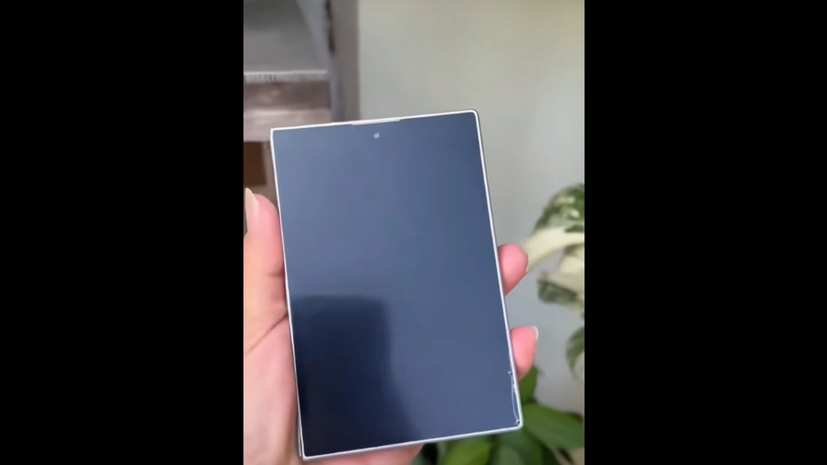 Màn hình ngoài của Galaxy Z Fold8 Wide có tỷ lệ rộng hơn giúp thao tác dễ dàng hơn