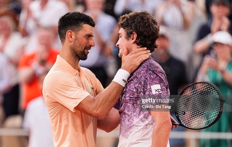 Djokovic để thua Fonseca trong trận đấu kéo dài dưới cái nóng 33°C tại Paris