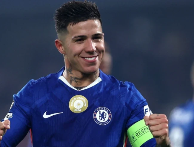 Tương lai Enzo Fernandez bất định tại Chelsea sau mùa giải 2025-2026 đầy khó khăn.