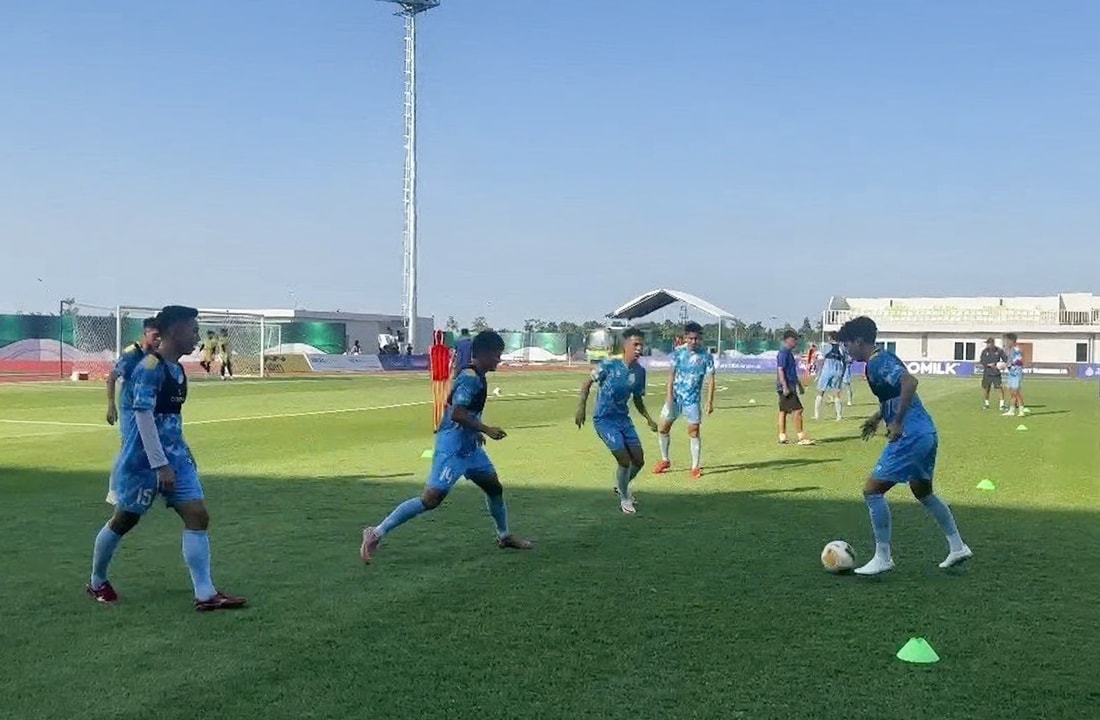 U19 Việt Nam tập luyện tại Medan (Indonesia). Ảnh: VFF.