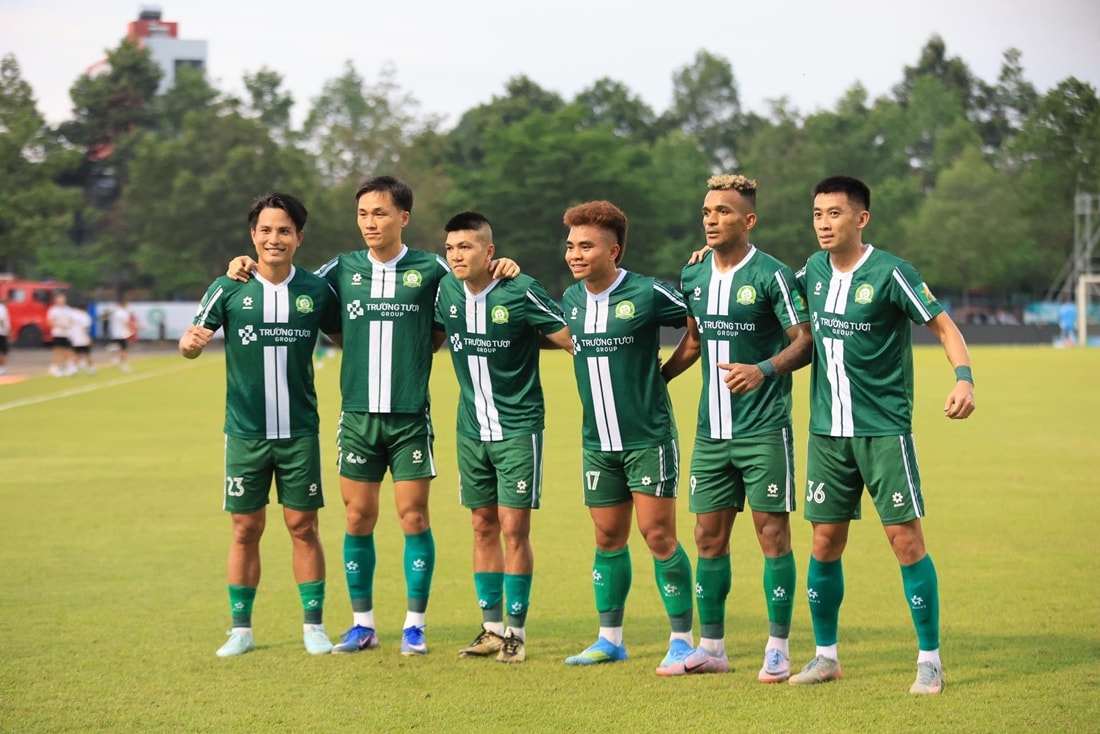 Đồng Nai đè bẹp Long An để vô địch giải hạng Nhất Quốc gia 2025/26.