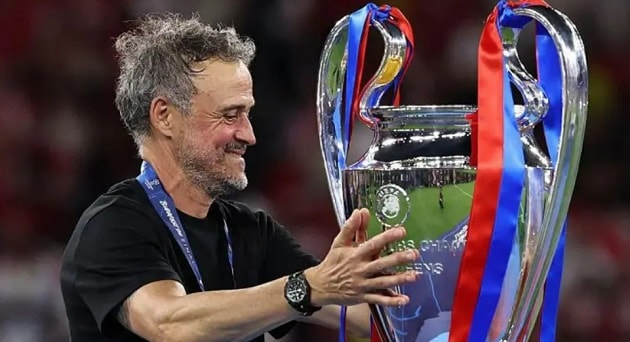 Huấn luyện viên Luis Enrique trong màu áo Paris Saint-Germain
