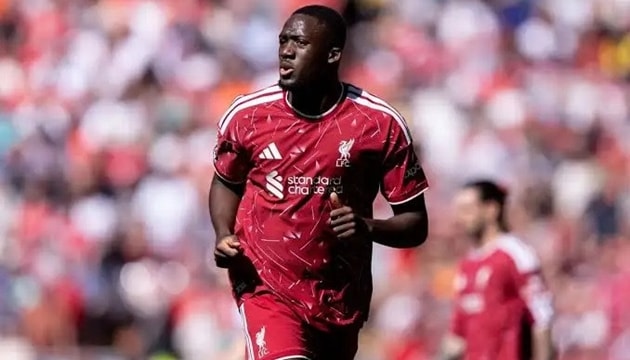 Real Madrid và Bayern Munich đang cạnh tranh để sở hữu trung vệ Ibrahima Konate từ Liverpool.