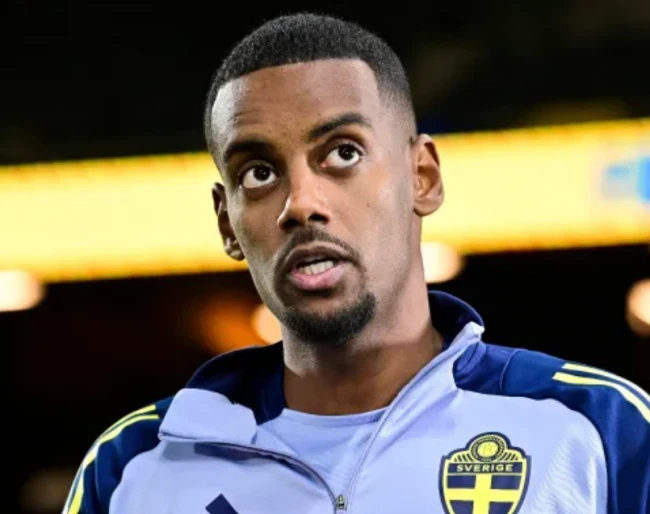 Alexander Isak đang gặp vấn đề về thể lực trước trận derby Bắc Âu.