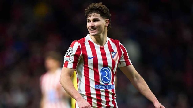 Julian Alvarez khao khát khoác áo Barcelona bất chấp sự quan tâm từ Arsenal và PSG.