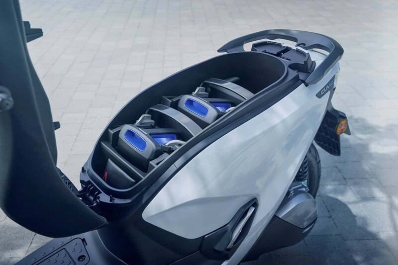 Hệ thống pin Mobile Power Pack e: tháo rời trên Honda CUV e:
