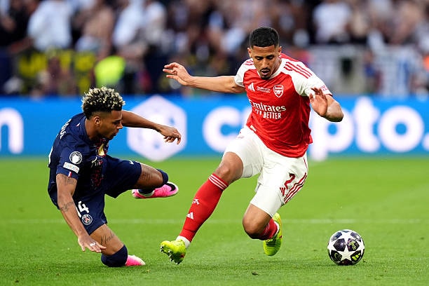 Arsenal chấp nhận chơi phòng ngự để phong tỏa PSG.