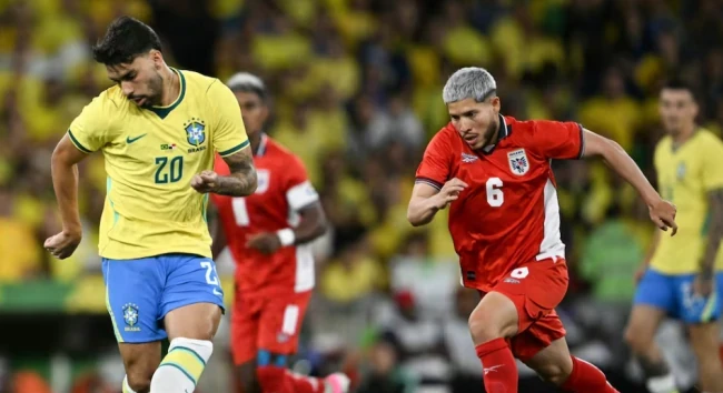 Các cầu thủ Brazil kiểm soát hoàn toàn thế trận trong hiệp thi đấu đầu tiên.