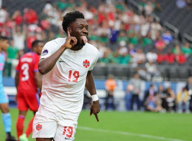 Alphonso Davies là ngôi sao sáng nhất tại bảng B.