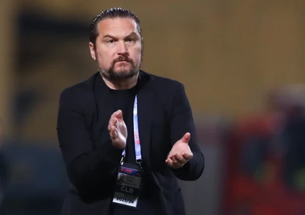 HLV Popov phản ứng dữ dội với các quyết định của trọng tài tại V-League.