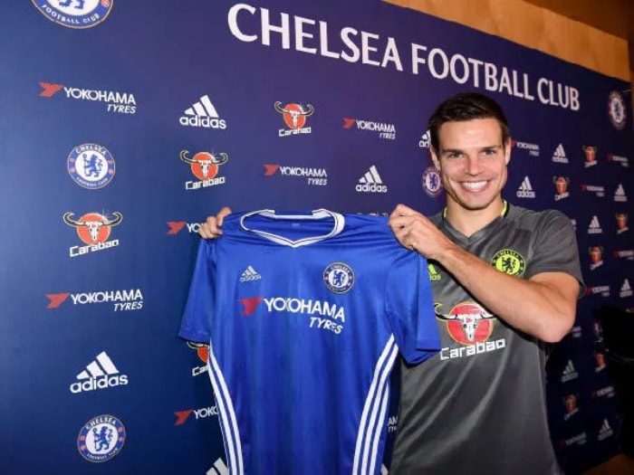 Azpilicueta những ngày đầu gia nhập Chelsea với tư cách là một hậu vệ trẻ ít tên tuổi.