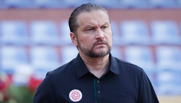 HLV Popov phản ứng dữ dội với trọng tài tại V-League