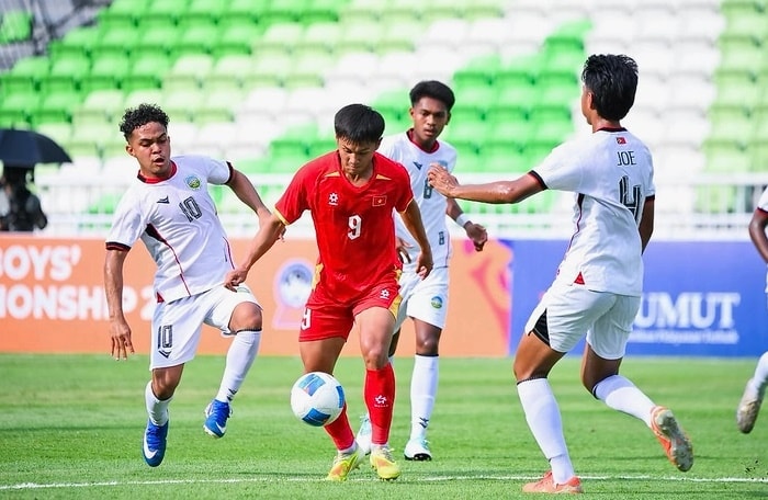 Hoàng Công Hậu tỏa sáng rực rỡ trong màu áo U19 Việt Nam tại giải Đông Nam Á.