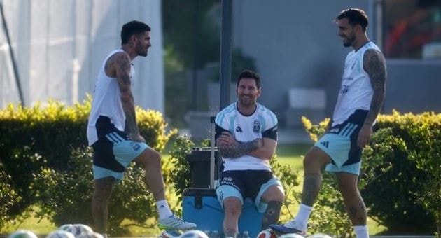 Lionel Messi tập luyện riêng trong buổi hội quân của đội tuyển Argentina tại Kansas City