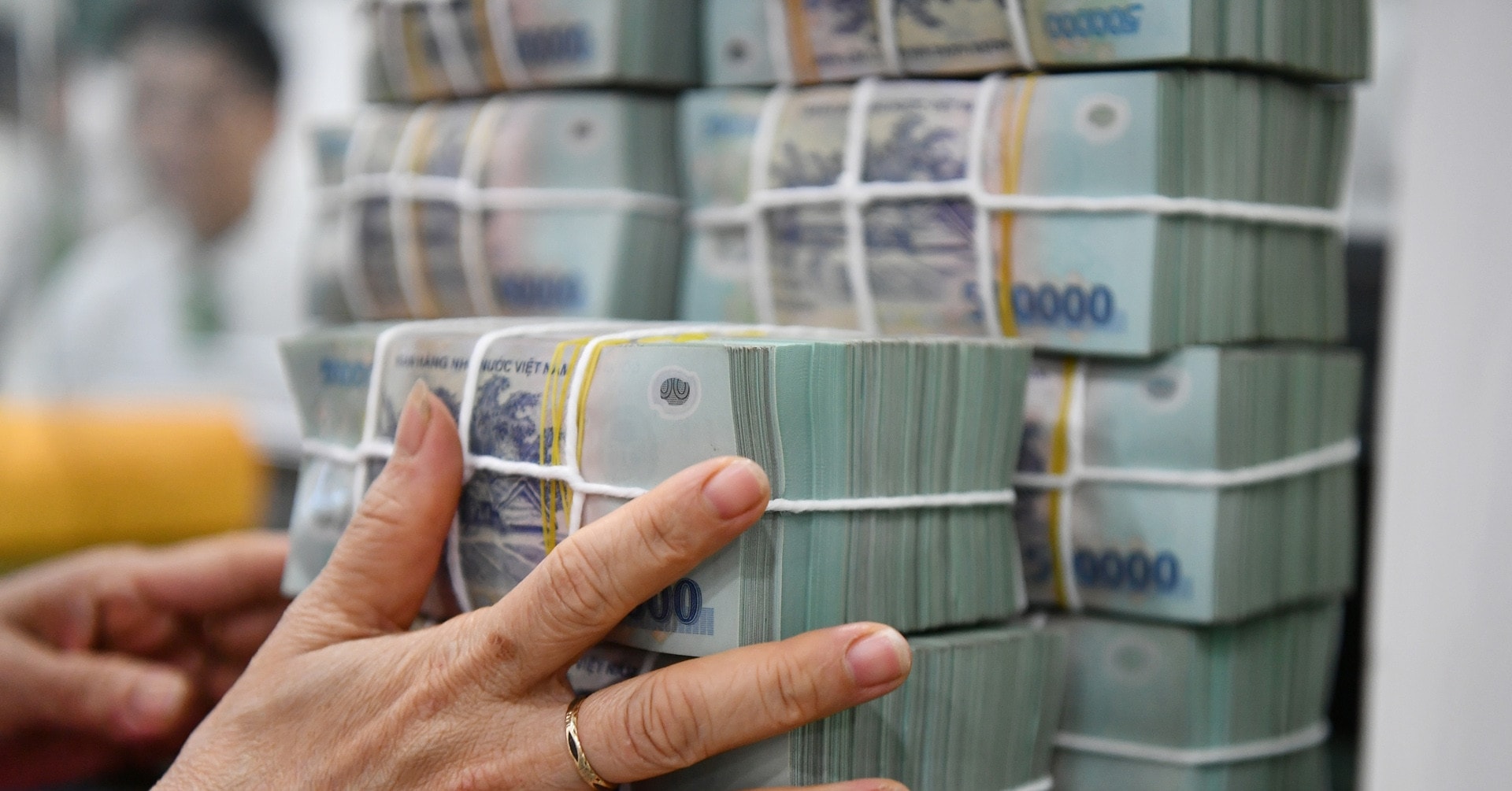 LPBank điều chỉnh giảm lãi suất tiết kiệm cho cả khách hàng thường và ưu tiên từ ngày 3/6/2026.
