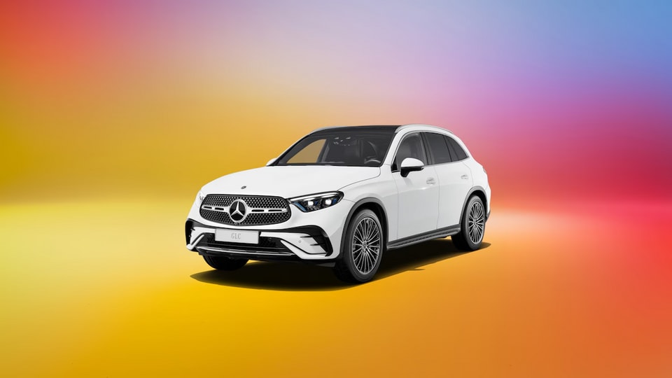 Cận cảnh mẫu xe Mercedes-Benz GLC SUV thuần điện tại sự kiện ra mắt