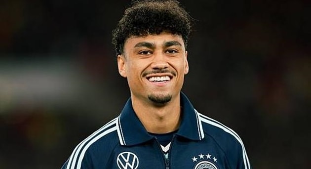 Nathaniel Brown trong màu áo đội tuyển Đức đang thu hút sự chú ý của Man Utd và nhiều đội bóng lớn.