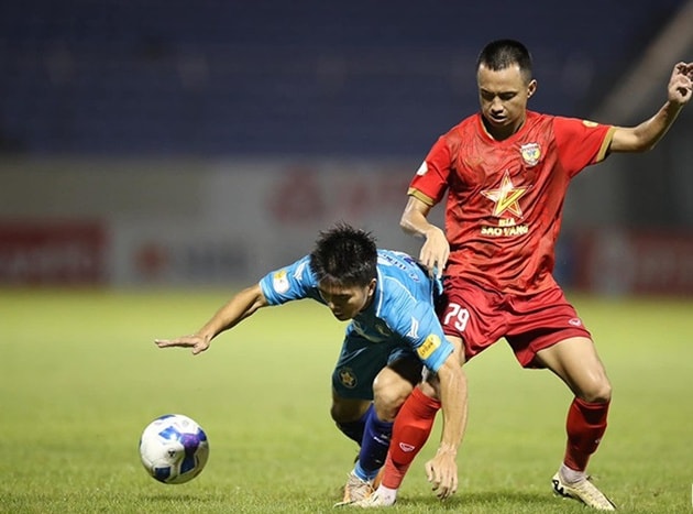 Mai Sỹ Hoàng trong trang phục thi đấu màu đỏ, tân binh mới của Hà Nội FC cho mùa giải 2026/27