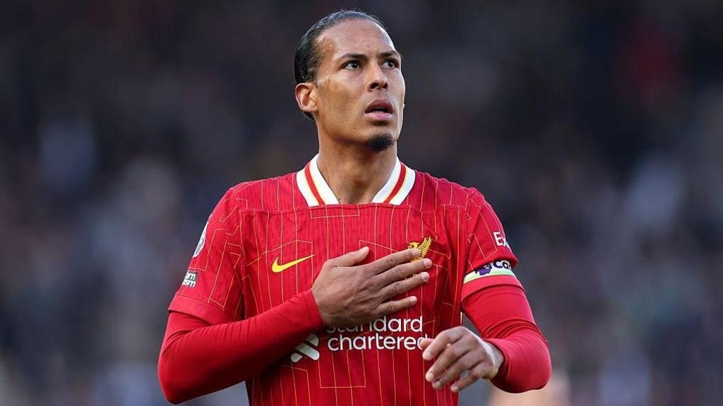 Không còn ở đỉnh cao, Virgil van Dijk vẫn là nhân tố khó thay thế tại Liverpool.