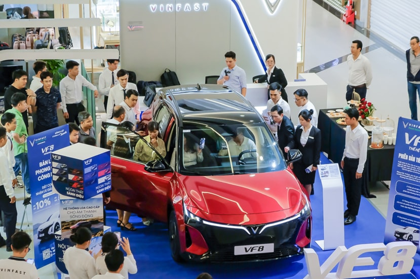 VinFast VF 8 thế hệ mới ghi nhận lượng đơn đặt hàng kỷ lục tại thị trường Việt Nam