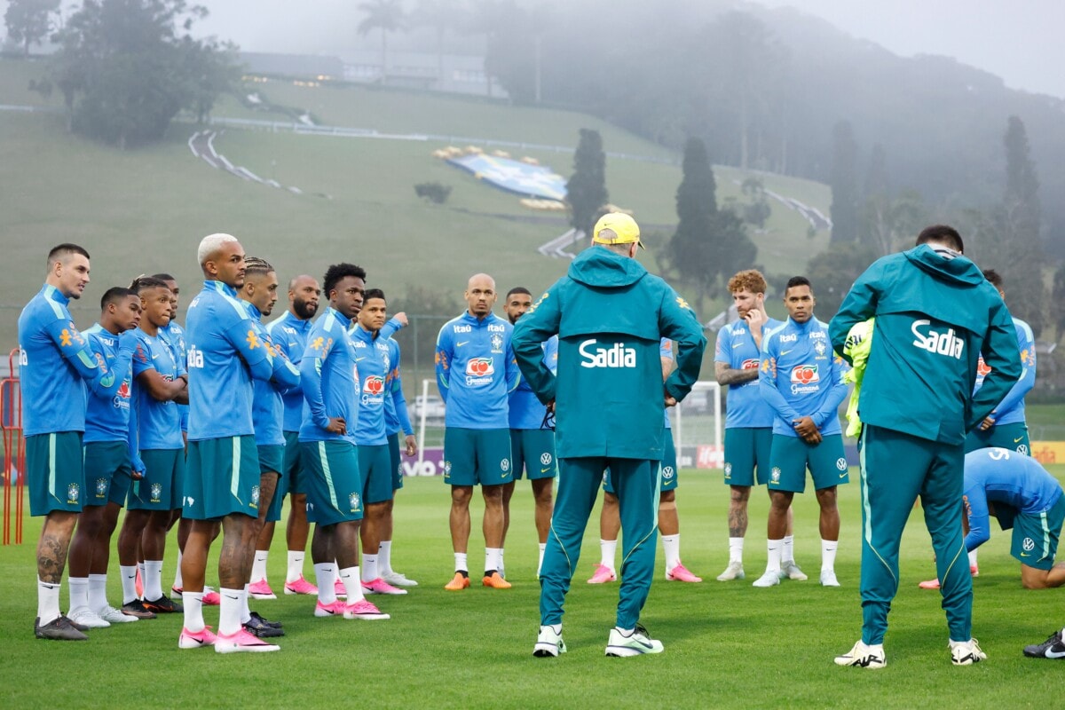 4-2-4 giúp Brazil tối ưu phản công nhanh hiệu quả.