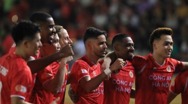 Câu lạc bộ Công an Hà Nội nhận danh hiệu tập thể xuất sắc nhất tháng 5 tại V.League 2025/26.