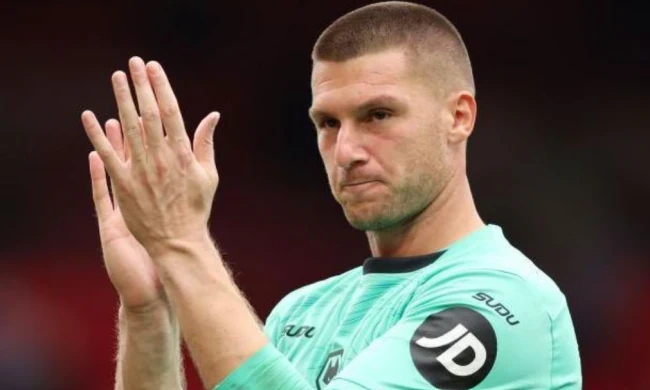 Thủ thành Sam Johnstone lọt tầm ngắm MU.