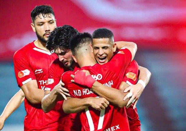 Đội hình Thể Công Viettel ăn mừng ngôi vị Á quân V-League mùa giải 2025/2026.