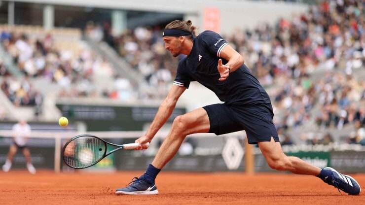 Alexander Zverev trên sân tập Philippe-Chatrier chuẩn bị cho trận chung kết
