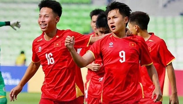 U19 Việt Nam tập luyện chuẩn bị cho trận đấu quan trọng với U19 Indonesia