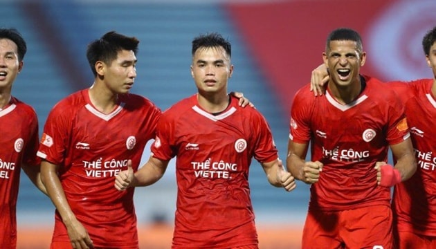 Nguyễn Đức Hoàng Minh dứt điểm ghi bàn thắng duy nhất cho Thể Công Viettel.