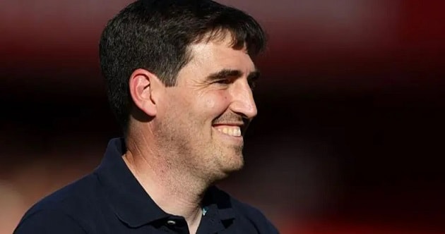 Andoni Iraola đối mặt áp lực cải tổ đội hình đắt giá của Liverpool.