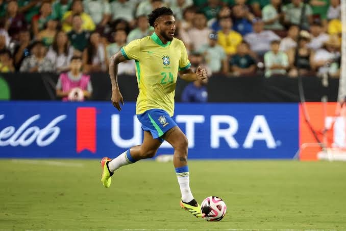 Tiền vệ Ederson bất ngờ được triệu tập bổ sung vào đội tuyển Brazil tham dự ngày hội bóng đá lớn nhất hành tinh.