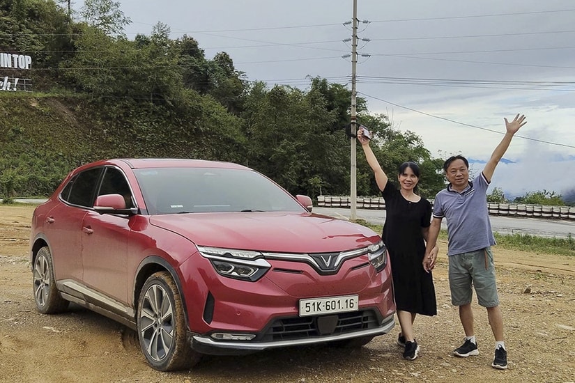 Vợ chồng anh Phạm Văn Mậu trên hành trình xuyên Việt cùng VinFast VF 8