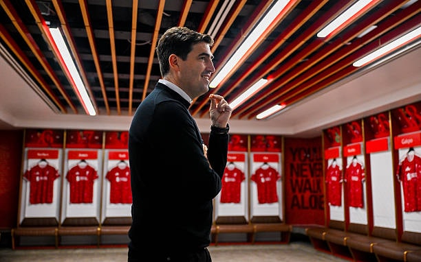 HLV Andoni Iraola được kỳ vọng sẽ giúp Liverpool rút ngắn thời gian chuyển giao nhân sự.