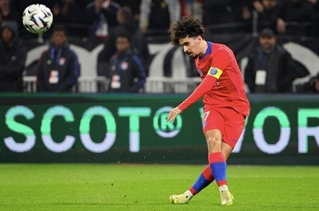 Bộ đôi tiền vệ Vitinha và Joao Neves của PSG