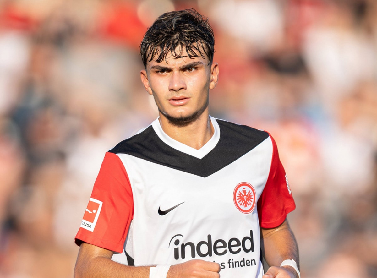 Can Uzun được đánh giá là một trong những tài năng trẻ đa năng nhất Bundesliga hiện nay.