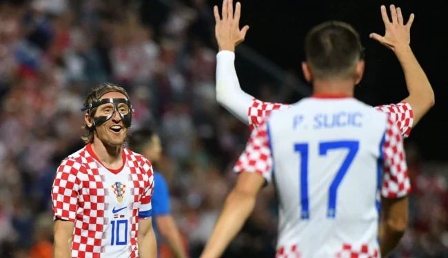 Luka Modric dứt điểm ghi bàn mở tỷ số cho đội tuyển Croatia.