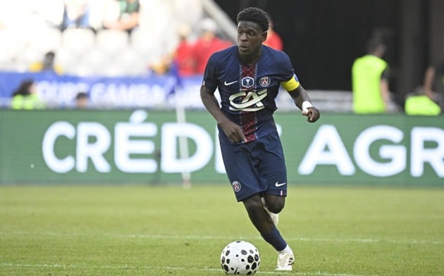 Emmanuel Mbemba được đánh giá là một trong những tài năng trẻ xuất sắc nhất của học viện PSG.