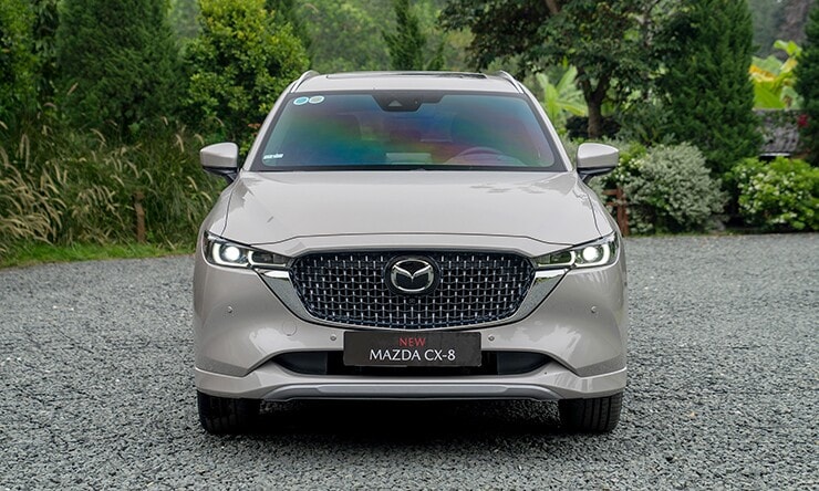 Thiết kế đầu xe Mazda CX-8 mới