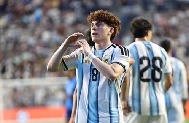 Barco mở tỷ số từ rất sớm cho Argentina.