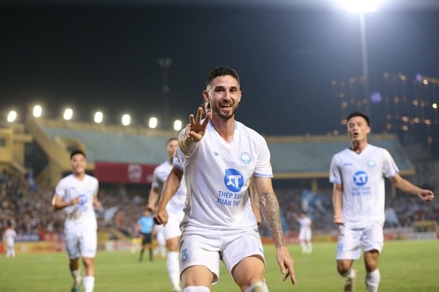 Hậu vệ Kevin Phạm Ba khẳng định chưa hoàn tất thủ tục nhập tịch Việt Nam như các tin đồn gần đây.