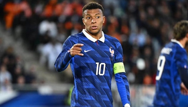 Kylian Mbappe gánh vác kỳ vọng của người hâm mộ bóng đá Pháp.