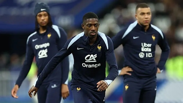 Ousmane Dembele và Kylian Mbappe trong màu áo đội tuyển Pháp.